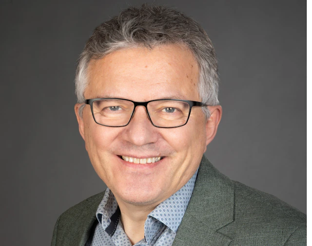 Að stjórna jafningjum