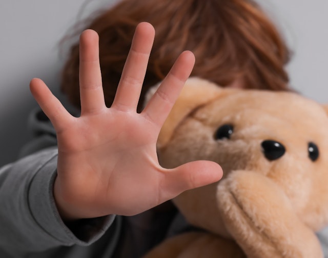 Ofbeldi gegn börnum: Þekking og viðbrögð